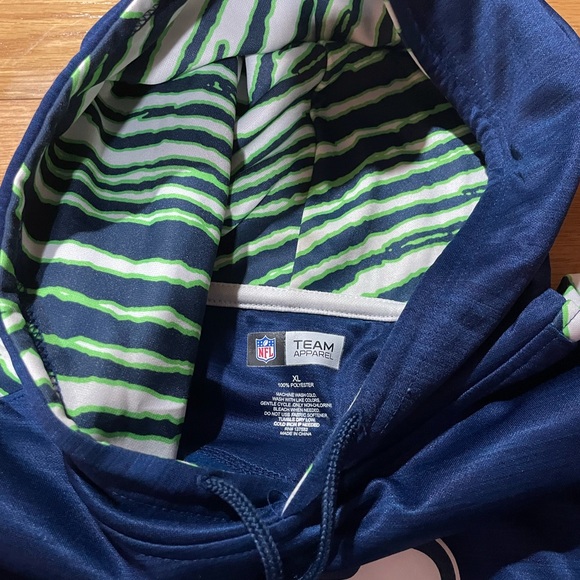 Men’s Seattle Seahawks hoodie - Picture 3 of 3